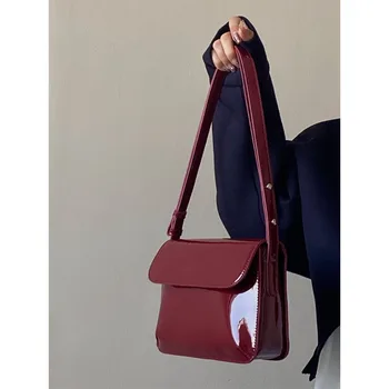 Yeni Kadın Crossbody Çanta Kırmızı Parlak Kare Suni Deri Kadın basit omuz çantası Klasik Vintage Dokulu Çanta Çanta Kadınlar için